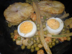 merluza con espárragos